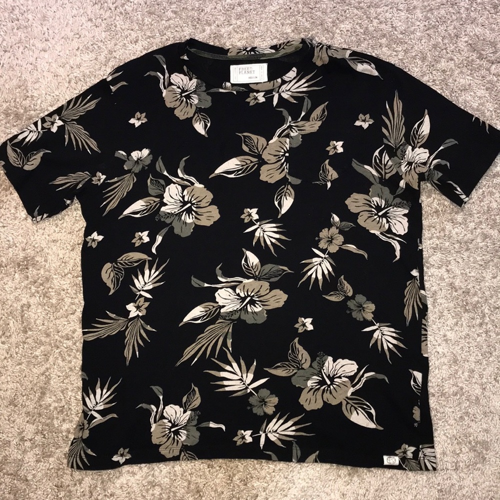 Free planet Hawaiian flower Tee